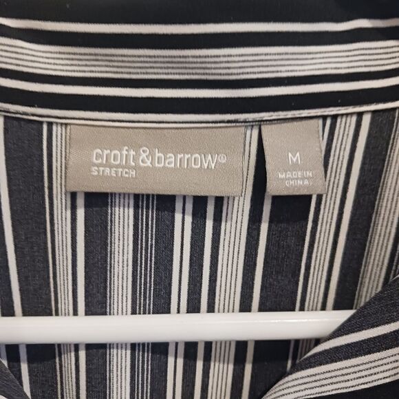 3 for $26 - Croft & Barrow Buttons Up Blouse. - Picture 6 of 7